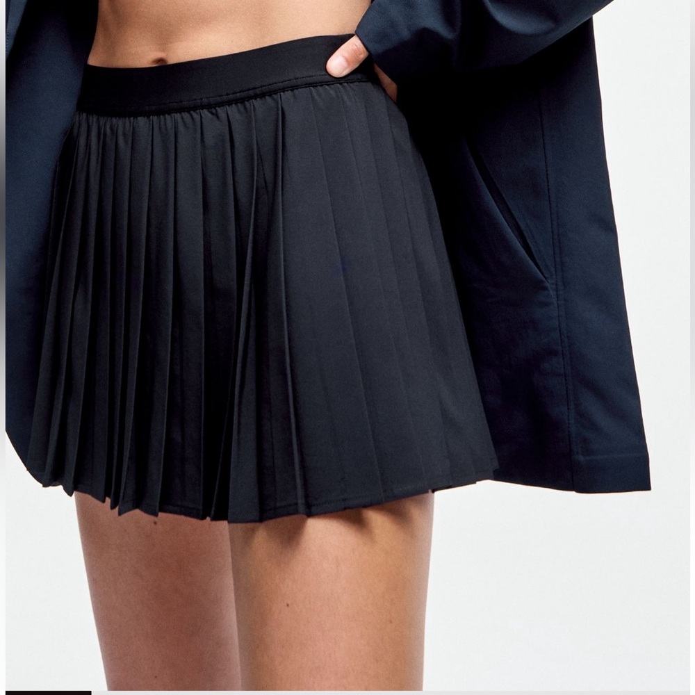 Black Pleated Tennis Skirt - Picture 3 of 5